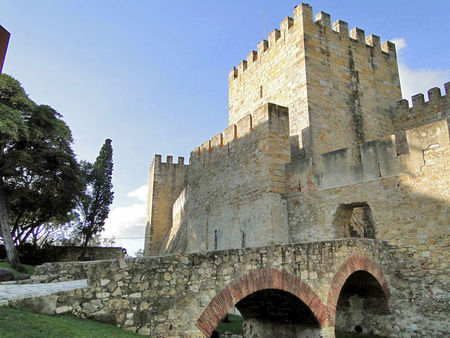 Entrance to Castelo de Sao Jorge from Gardens