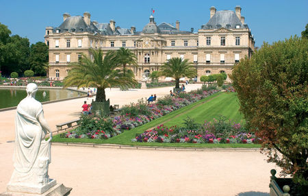 Jardin du Luxembourg palace gardens and a statues's back