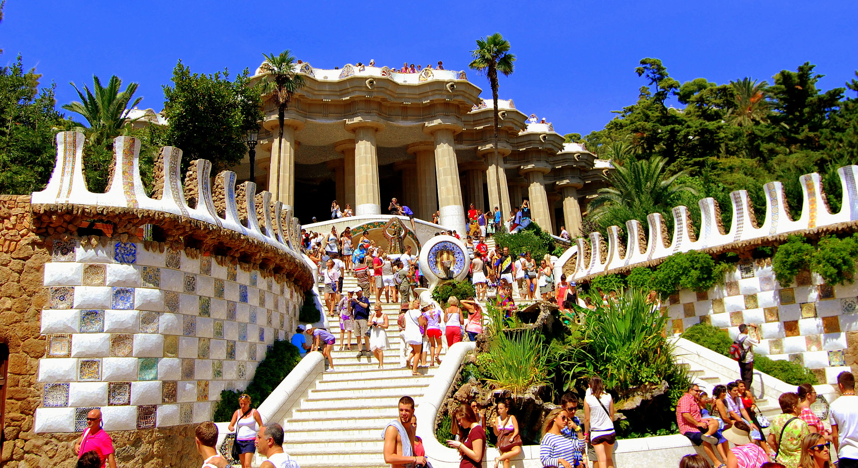 Park Guell symbolic staircase full of tourists