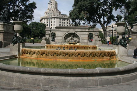 Plaza de Cataluna fountain green waters