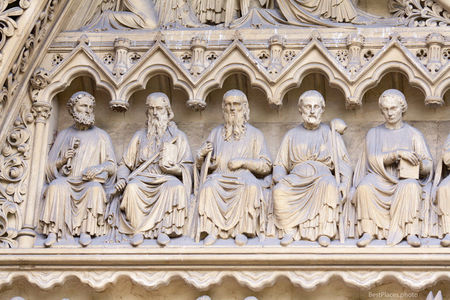 Westminster Abbey entrance sculptures sat down
